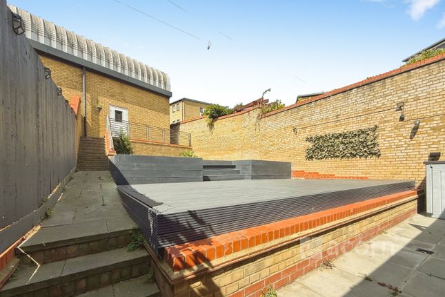 10, Waterstone Way, Greenhithe photo 5