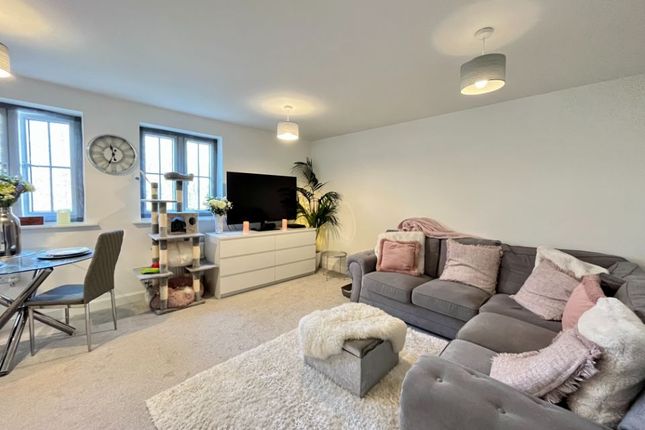 Charteris Close, Aldershot photo 3