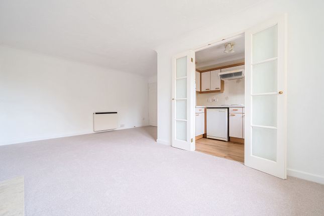 31, Orchard Court, Far Headingley photo 4