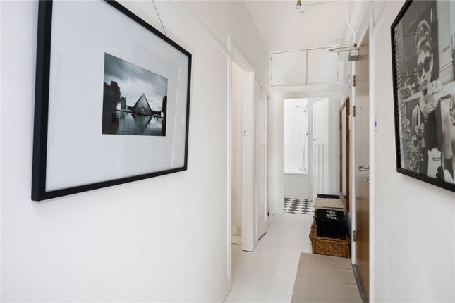 Flat for sale in Sussex Gardens, London