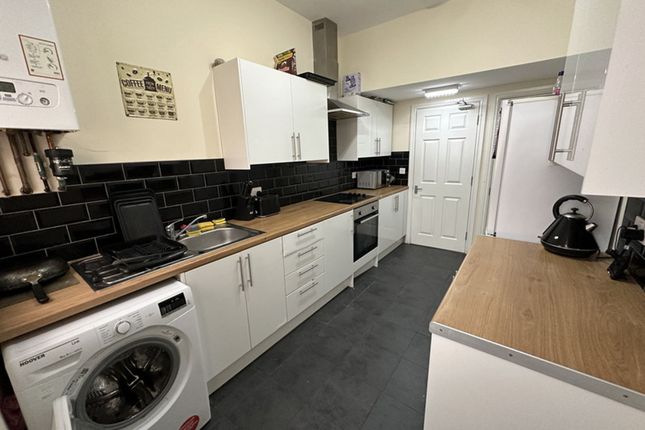 Room 4, 5 New Station Road, Doncaster photo 4