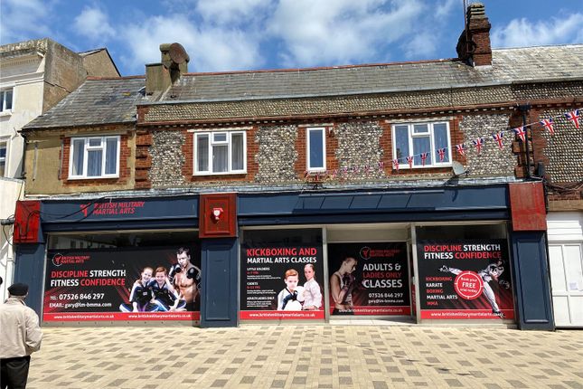 Retail premises to let in High Street, Littlehampton, West Sussex