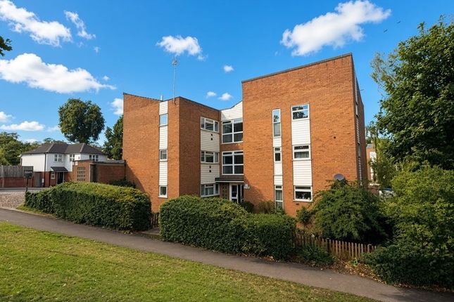 2-bed flat on 12, Kempton Close, Erith, £100,000