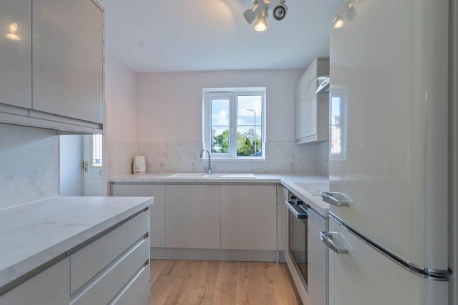 14 Llewellyn Walk, Newport photo 2