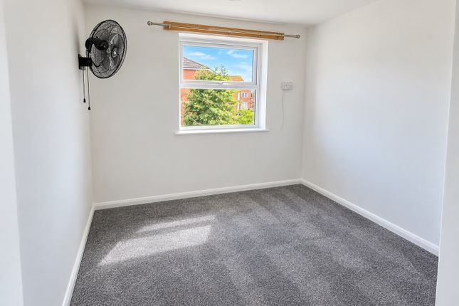 Flat 2 Conegar Court, Stoke Poges Lane, SLOUGH photo 3