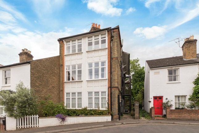 Flat to rent in Audley Road, Richmond