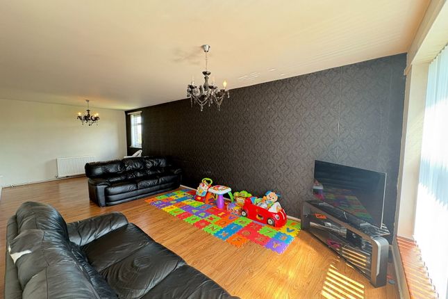 4, Green Park, Bootle photo 2