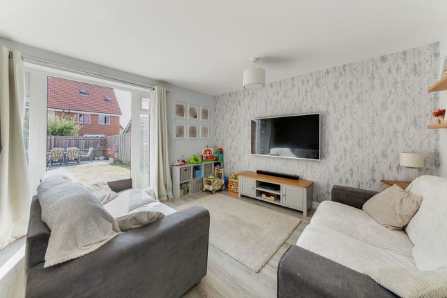 11 Falcon Drive, Didcot photo 3