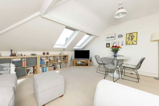 Flat 8, 44, Longley Road, London photo 2
