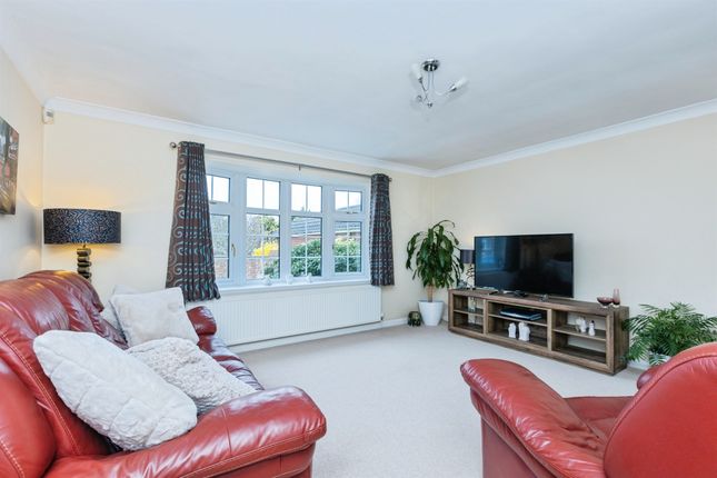 2, Gartree Crescent, Leicester photo 3