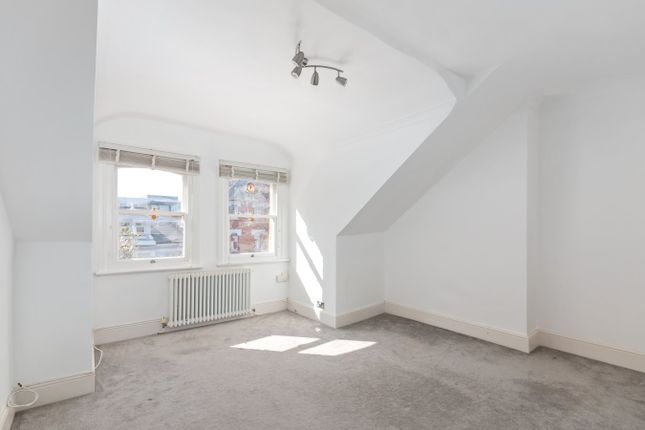 Flat 4, 2, Thorney Hedge Road, London photo 2