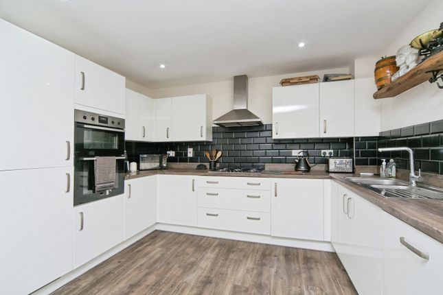 73, Parc Tyddyn Bach, Holyhead photo 4