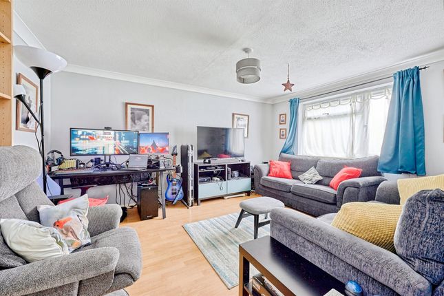 41, Goddard Way, Saffron Walden photo 2