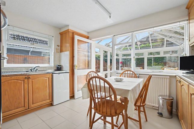 3, Villa Close, Devon photo 4