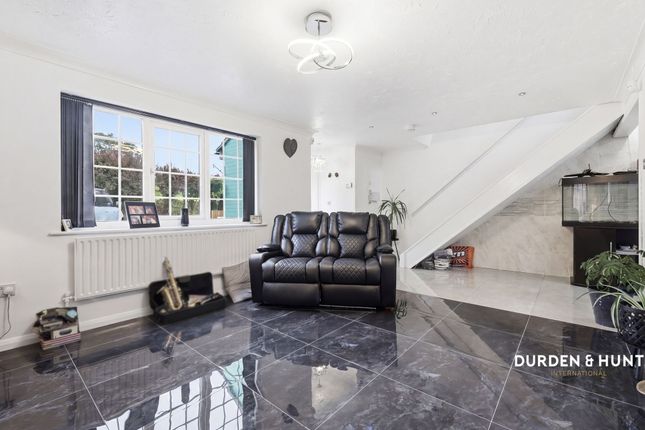 20 Latchford Place, Chigwell photo 3