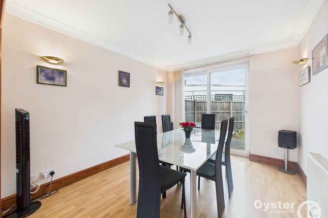 75 Taunton Way, Stanmore photo 2