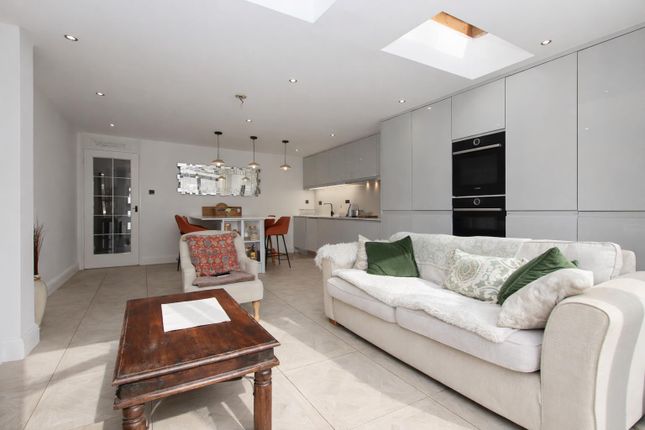 24, Percheron Road, Borehamwood photo 3