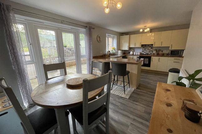 58, Bryn Uchaf, Llanelli photo 3