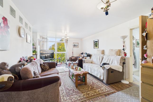 23, Aits View, Victoria Avenue, West Molesey photo 2