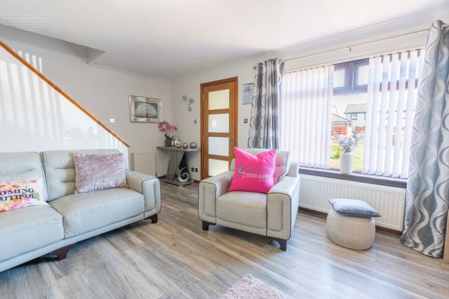 8 Lysa Vale Place, Bellshill photo 2
