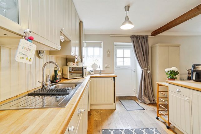 9, Low House Farm Court, Keighley photo 4