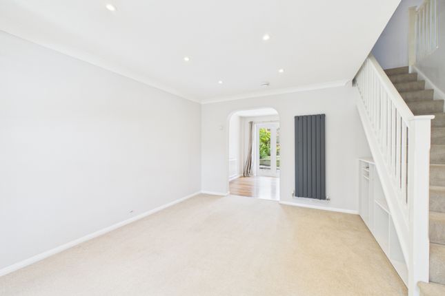 28, Abbey Meadow, Gloucestershire photo 2
