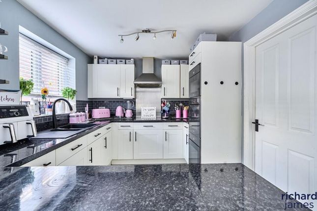 45, Polesdon Avenue, Swindon photo 3