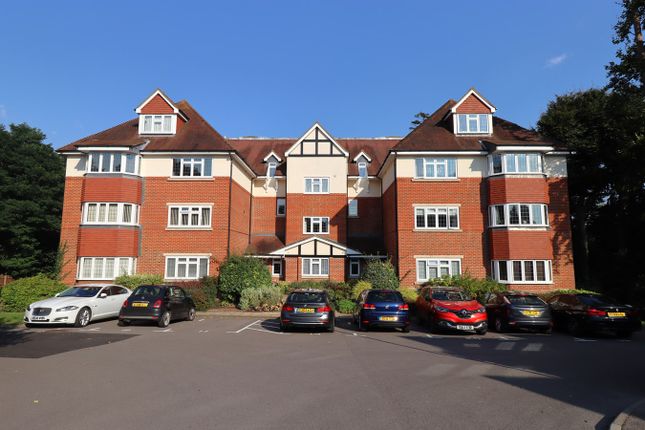 Thumbnail Flat for sale in Canterbury Gardens, Farnborough