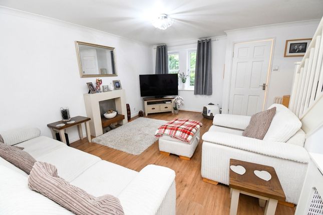 30 Princeton Close, Salford photo 2