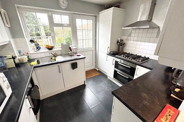 20, Fakenham Close, Reading photo 2