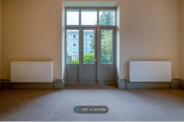 Flat, Chatsworth House Abbey Road, Malvern photo 2