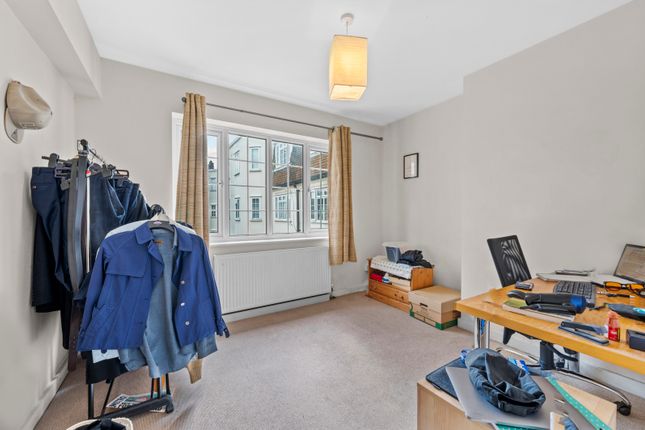 Flat for sale in Spencer Road, Raynes Park