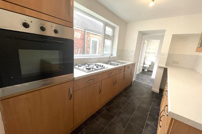 Terraced house to rent in Watlands View, Porthill, Newcastle