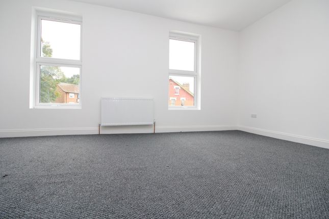 Flat to rent in Eglinton Hill, Woolwich