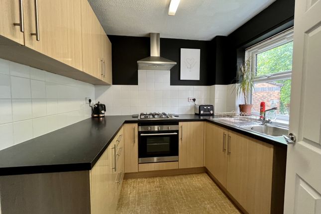 Flat to rent in Howden Way, Eastmoor, Wakefield