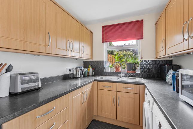 15, Harwood Close, Welwyn photo 4