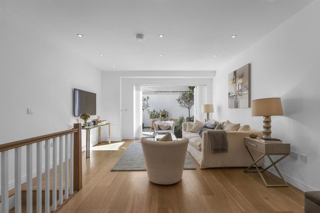 Boyne Terrace Mews, London photo 2