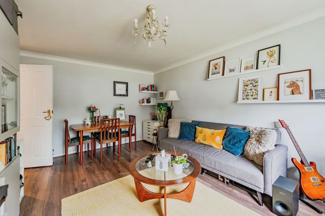 Flat 2, Amy Court, 22-24, Albury Road, Redhill photo 4