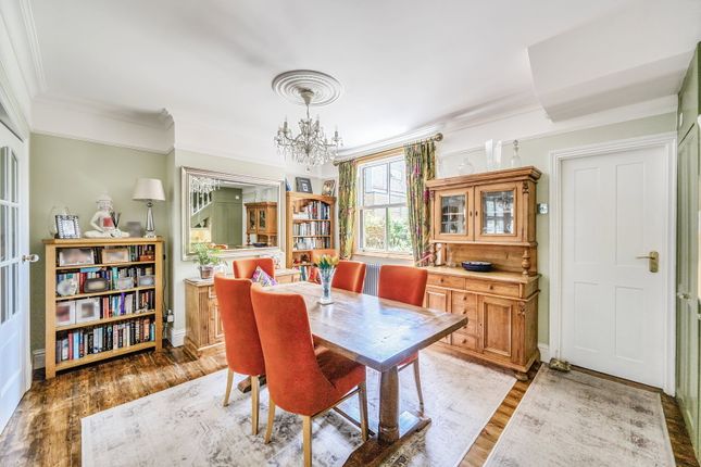 119, High Road, Bushey photo 4