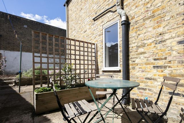 Flat for sale in Linden Grove, Nunhead