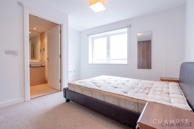 Flat for sale in Forge Square, London