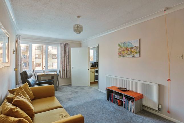 Flat 20, Buckingham Court, 12, Mount Pleasant Road, Poole photo 3
