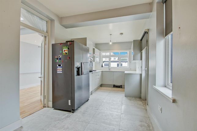 29, Blenheim Gardens, Wembley photo 2