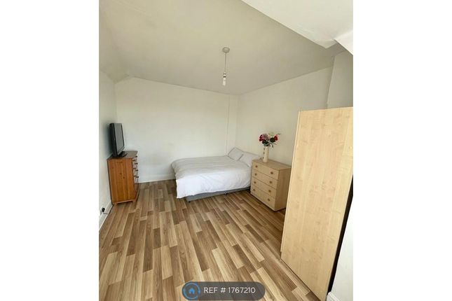 Room to rent in Church Road, London