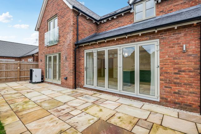 4, Benfield Close, Southam photo 4