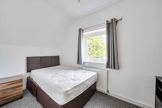 83 Stuart Crescent, Winchester photo 4