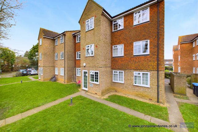 Flat for sale in Stern Court, Chertsey