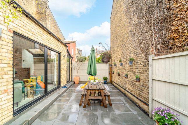 Flat for sale in North View Road, London