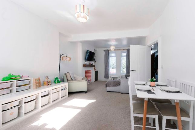 52 Wern Crescent, Treharris photo 4