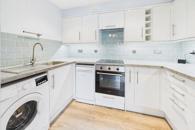 43, Fourdrinier Way, Hemel Hempstead photo 3